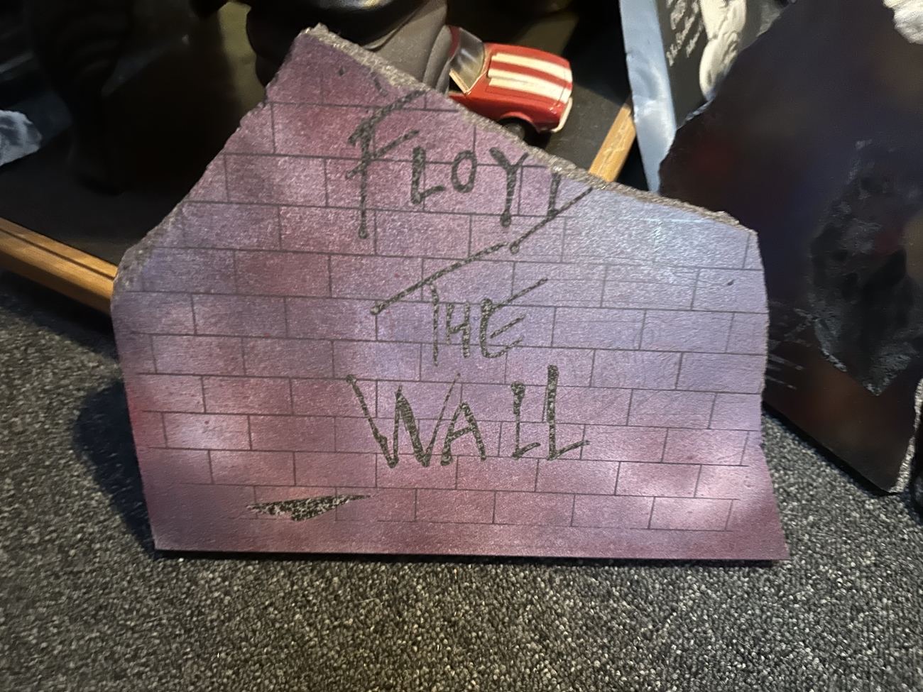 Pink Floyd The Wall engraving